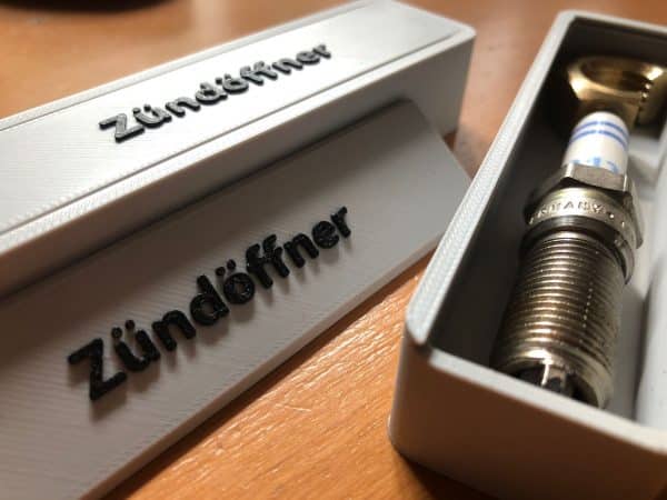 Box mit Zündöffner, Flaschenöffner